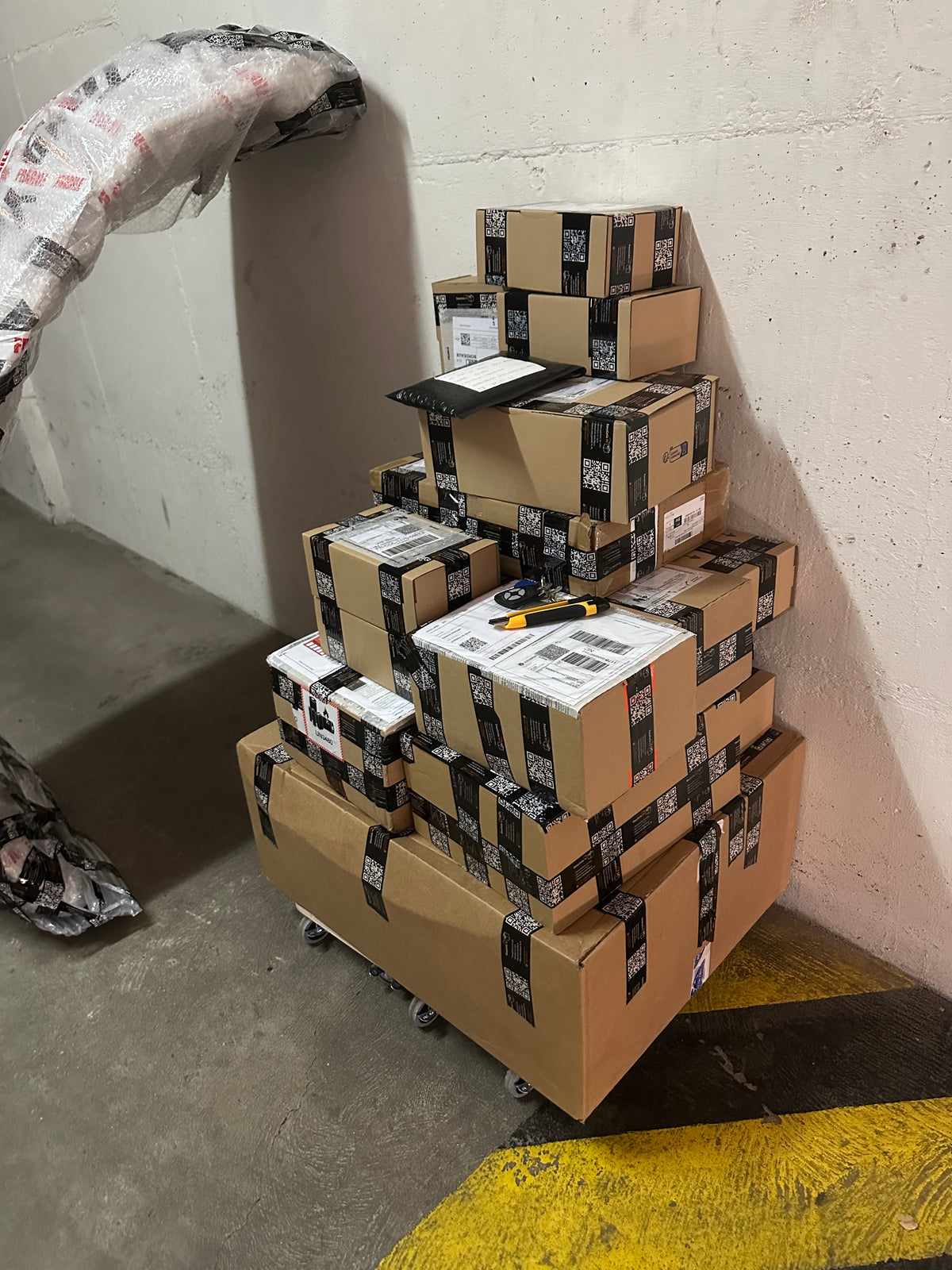 Frais de gestion + Frais d’expédition assurance incluse.(3 à 5 kg)