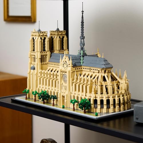 LEGO  Notre-Dame de Paris - Maquette à Construire d’Exposition Architectural - Set pour Adultes - Cathédrale 21061 pièces